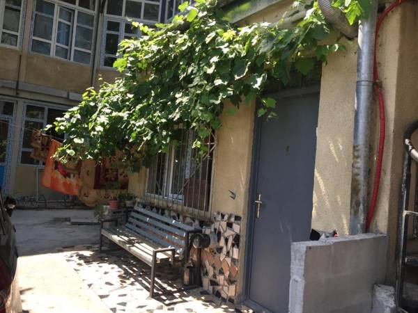 Historical apartment in city center (old Tbilisi)