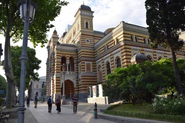 Tbilisi Modern Apartment on Rustaveli avenue