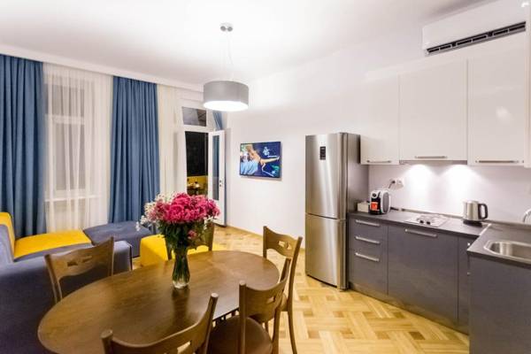 Luxury 3 BR apartment by Freedom square City Center