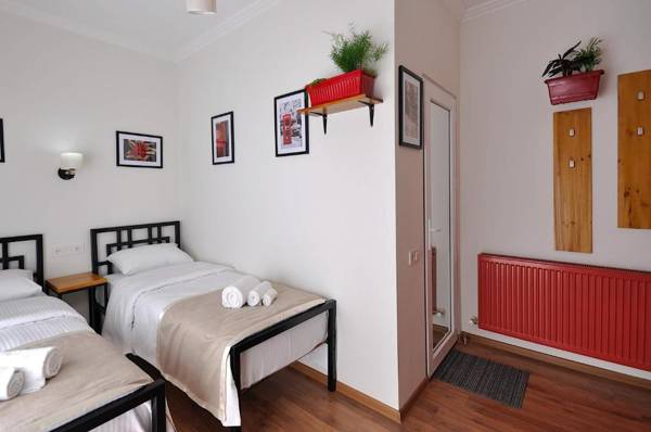 Red Room in Apart Hotel