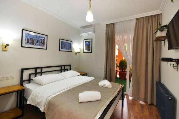 Green Room in Apart Hotel With Terrace