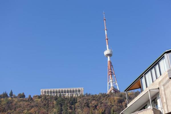 Spacious 3 BedroomR and 2 balcony Apartment in the city center