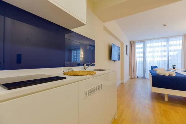 Bright Studio Apartment With Sea Views and Balcony