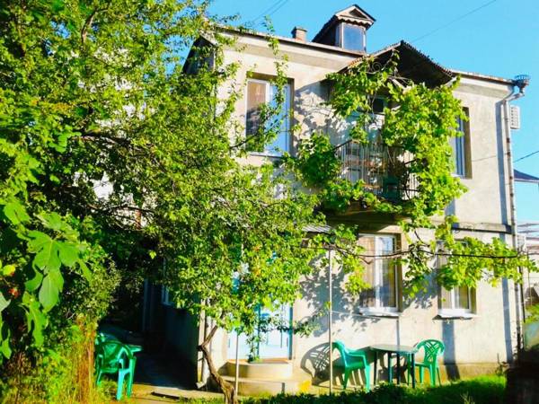 Guest House Lakoba 32