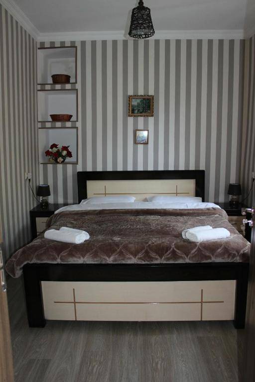 Travel Inn House Mestia • მოგზაურის სახლი