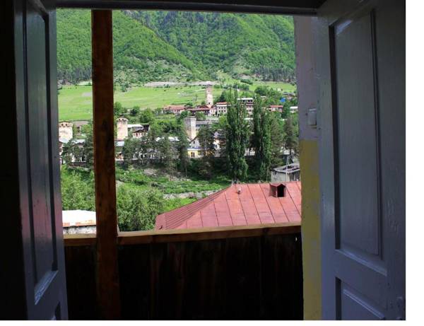 Travel Inn House Mestia • მოგზაურის სახლი