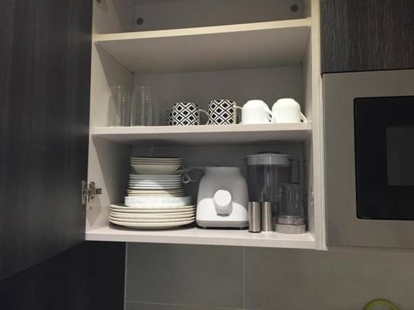 A007 Embassy Gardens Studio Apartm