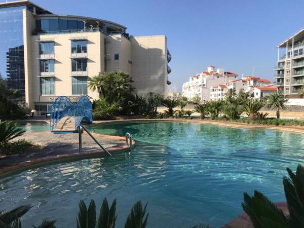 Swimming pools Apartment in Ocean Village - 2 bed 2 bath Rock view