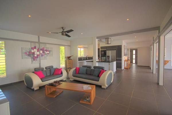 Villa with private pool SF69