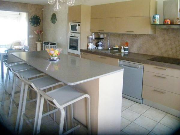 Appartement de 2 chambres a Saint Francois a 100 m de la plage avec vue sur la mer piscine partagee et jardin clos