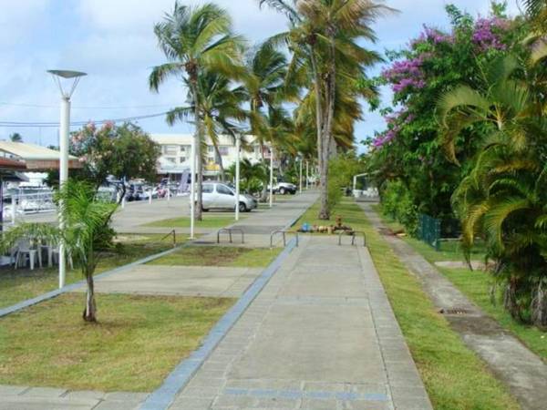Appartement d'une chambre avec piscine partagee terrasse et wifi a Saint Francois