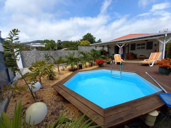 Maison de 2 chambres avec vue sur la mer piscine privee et jacuzzi a Bouillante