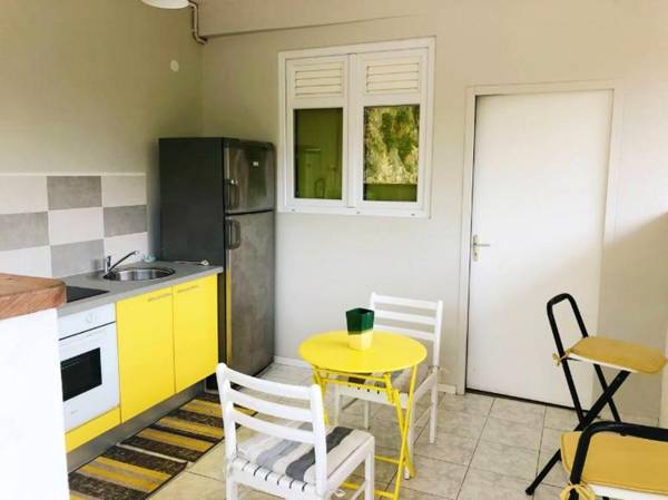 Studio avec jardin et wifi a Les Abymes