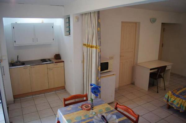 Studio avec jardin clos et wifi a Le Moule a 3 km de la plage