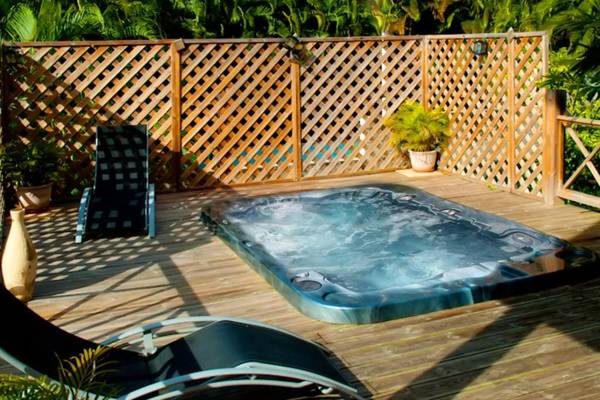 Villa de 5 chambres a Deshaies a 250 m de la plage avec vue sur la mer piscine privee et jacuzzi