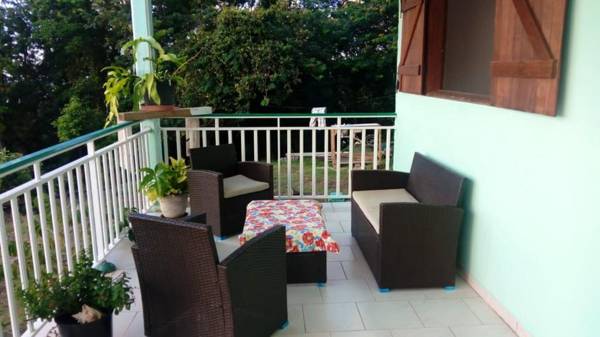 Maison de 2 chambres a Deshaies a 500 m de la plage avec vue sur la mer et terrasse