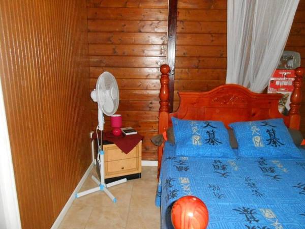 Maison d'une chambre avec jardin amenage et wifi a Deshaies a 2 km de la plage