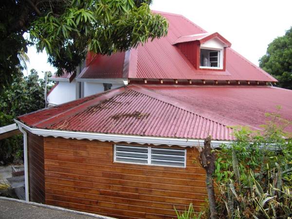 Studio avec vue sur la mer terrasse amenagee et wifi a Baillif a 8 km de la plage