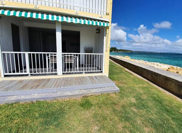 Appartement d'une chambre a Sainte Anne a 3 m de la plage avec vue sur la mer jardin clos et wifi