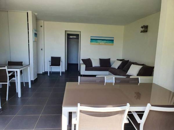 Appartement d'une chambre a Sainte Anne a 3 m de la plage avec vue sur la mer jardin clos et wifi