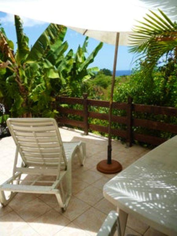 Studio avec vue sur la mer jardin clos et wifi a Marigot a 1 km de la plage