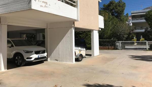 Kleio - Spacious apartment in Glyfada