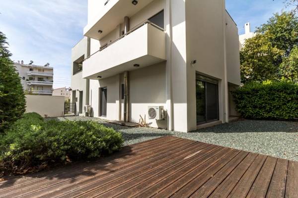 Luxury 3 Bedroom Apartment with garden in Glyfada