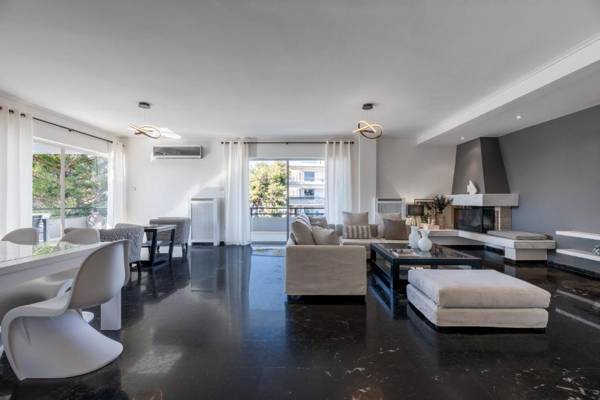 Sophisticated and spacious 3 bdrm apt in Glyfada center