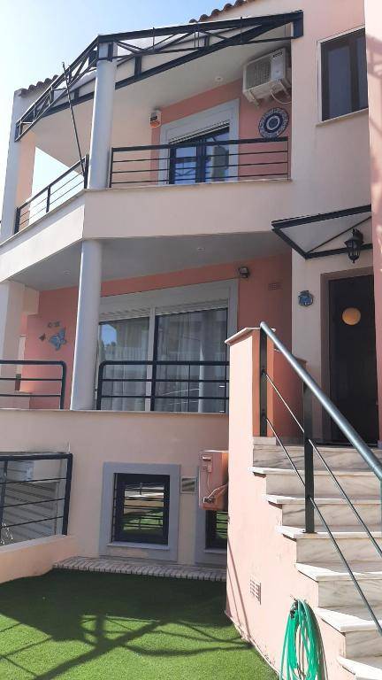 Seaside Villa Stambow with pool- Kavouri Beach Athens