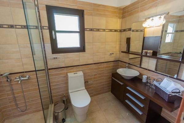 Filon Ktima Beachfront Upscale Villa