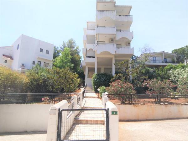 Adelos Maisonette Near Vouliagmeni Beach