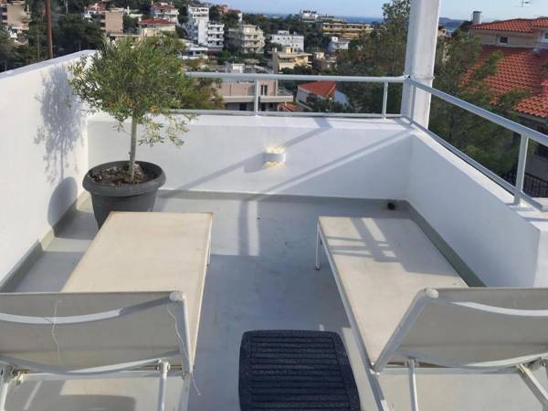 Adelos Maisonette Near Vouliagmeni Beach