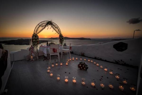 Fira Deep Blue Suites