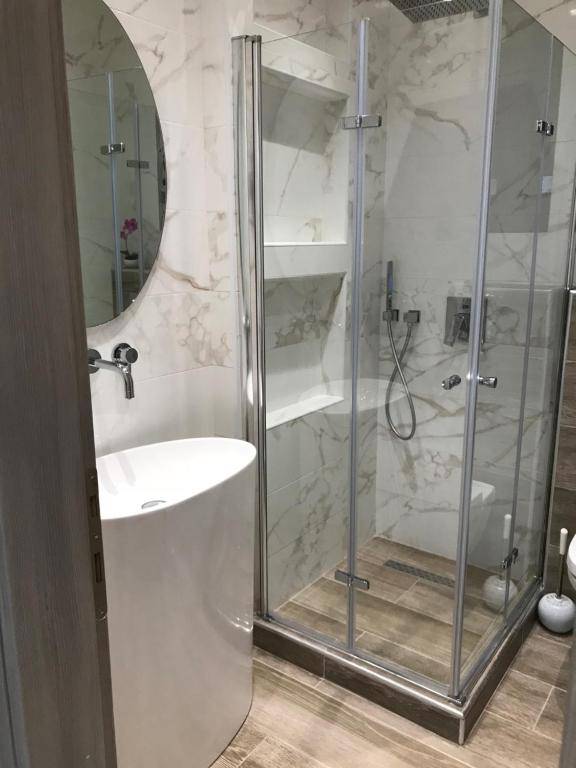 Laura Lifestyle and History