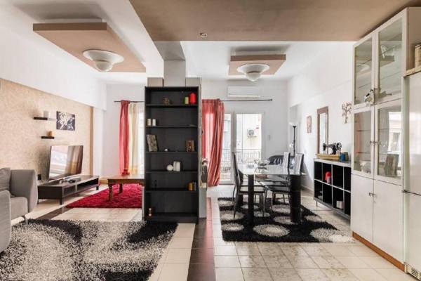 2BD- Perfect Location with square views