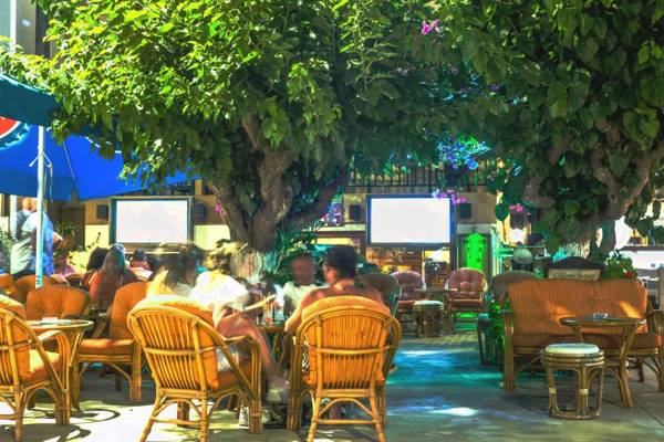 Stefania Studios by Estia