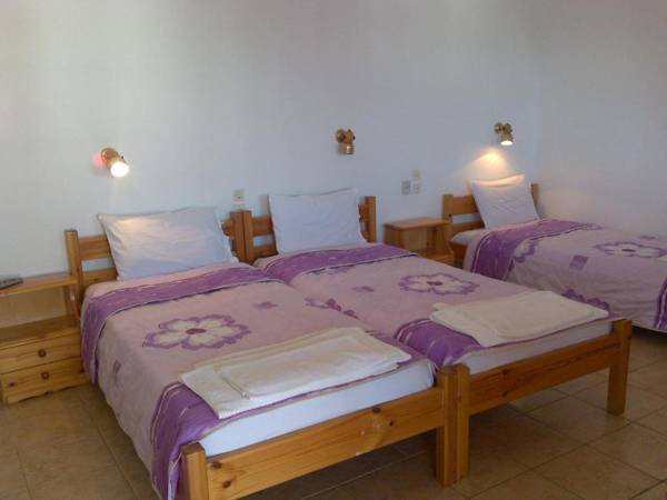 Villa Zaharo and Lilian Apartments