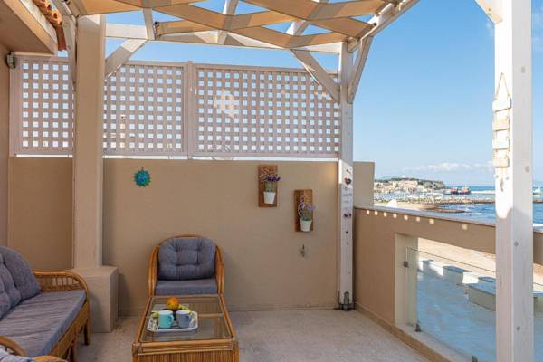 Nathalie's Beachfront Apartment