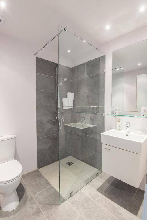 Minimal Sea View Maisonette