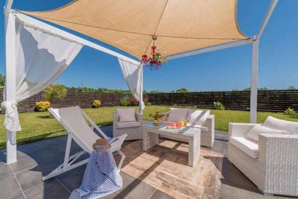 Madini Luxury Villa With Private Pool - Happy Rentals