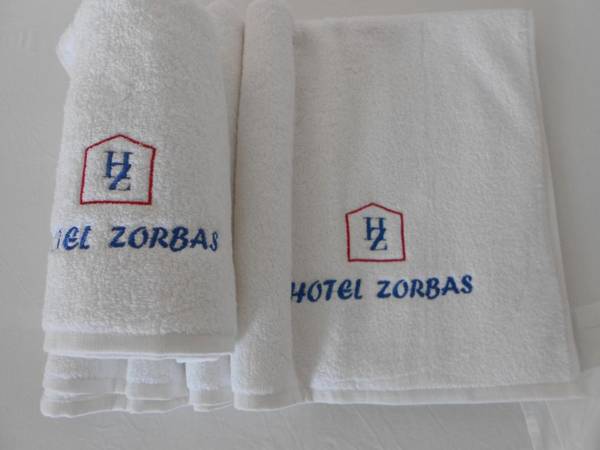 Zorbas Hotel & Studios