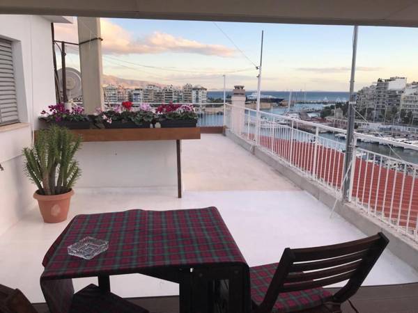 Piraeus Apartment with Endless View