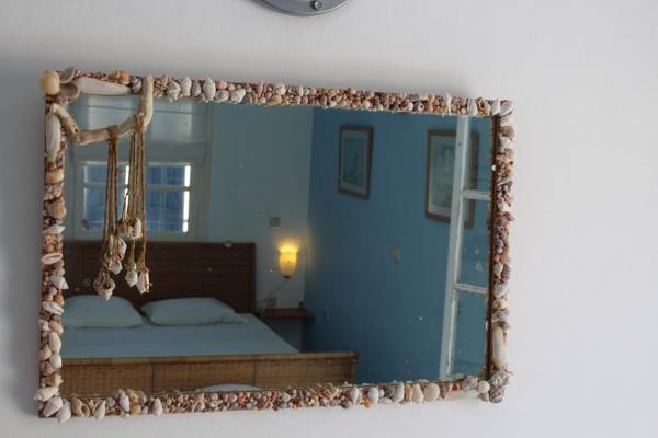 Inaxos studios viewing Apollo temple.