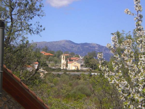 Cosy Holiday Home with Garden in Leonidio