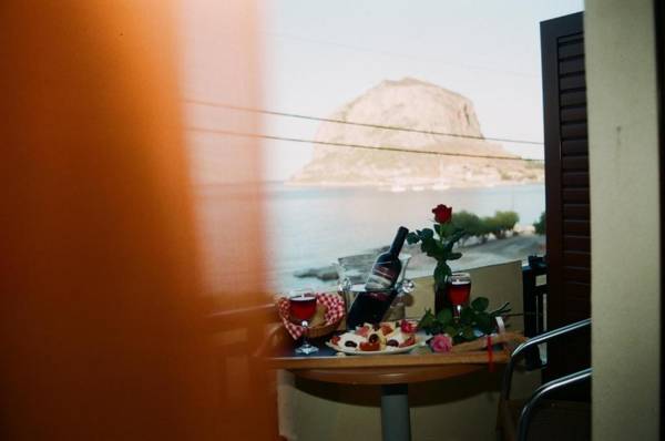 Mpalkoni Sti Monemvasia