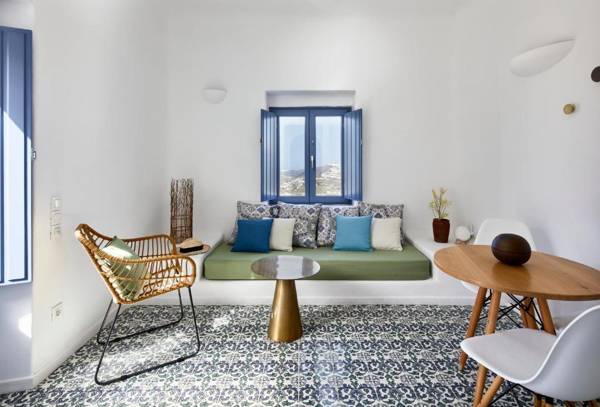 Luna Santorini Suites
