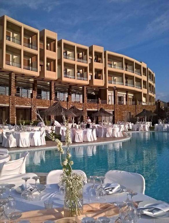 Evia Hotel & Suites