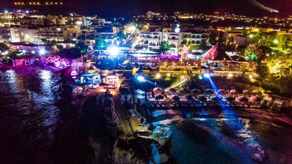 Elmi Beach Hotel & Suites