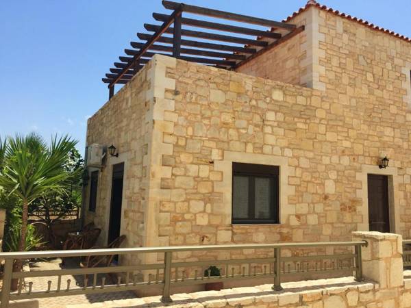 2 bedrooms house at Chersonissos 500 m away from the beach with furnished terrace and wifi