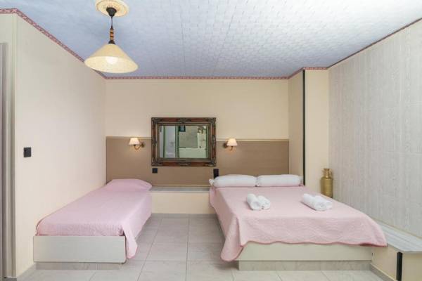 Quadruple Rooms full view in blue